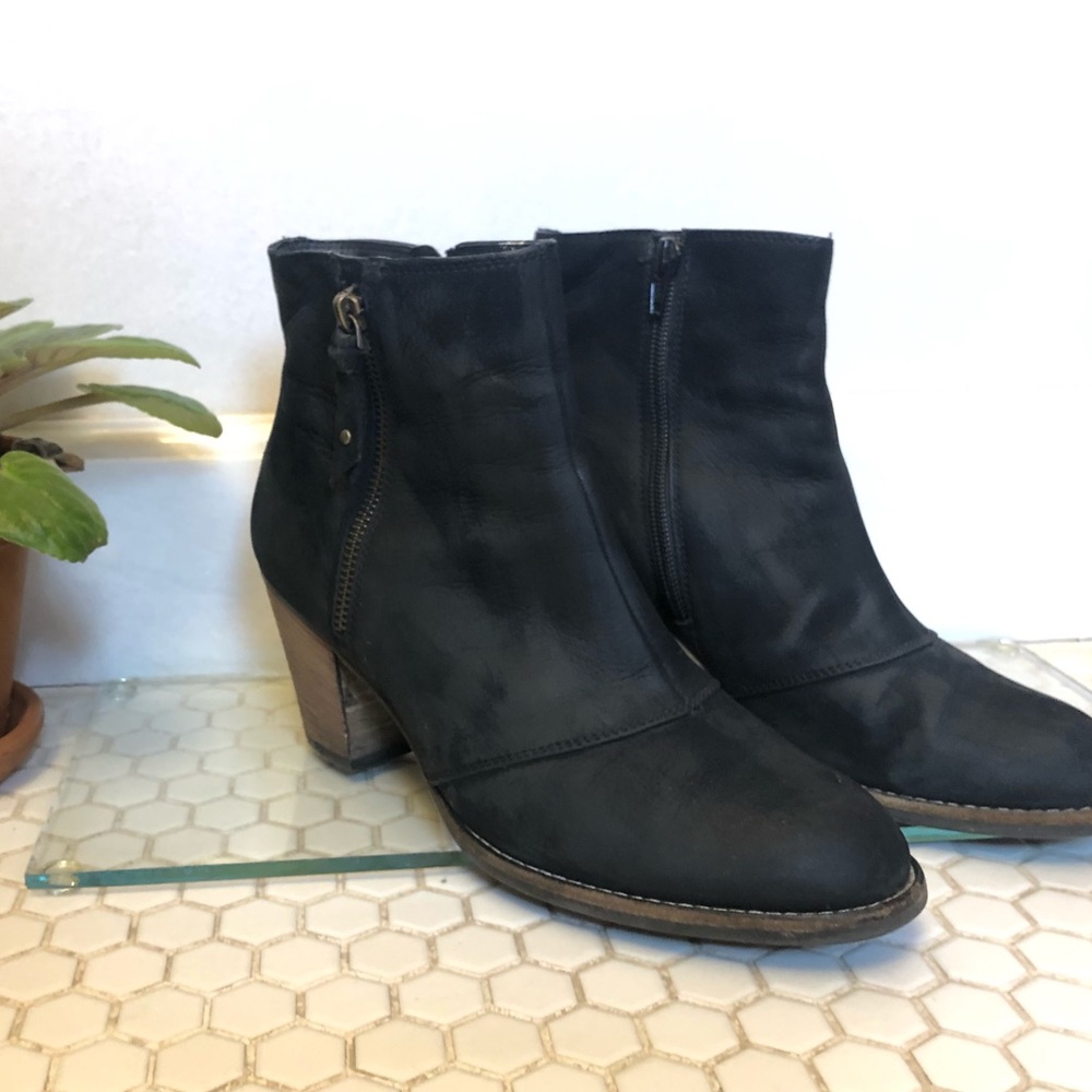 Paul Green Black Leather Double Zipper Booties